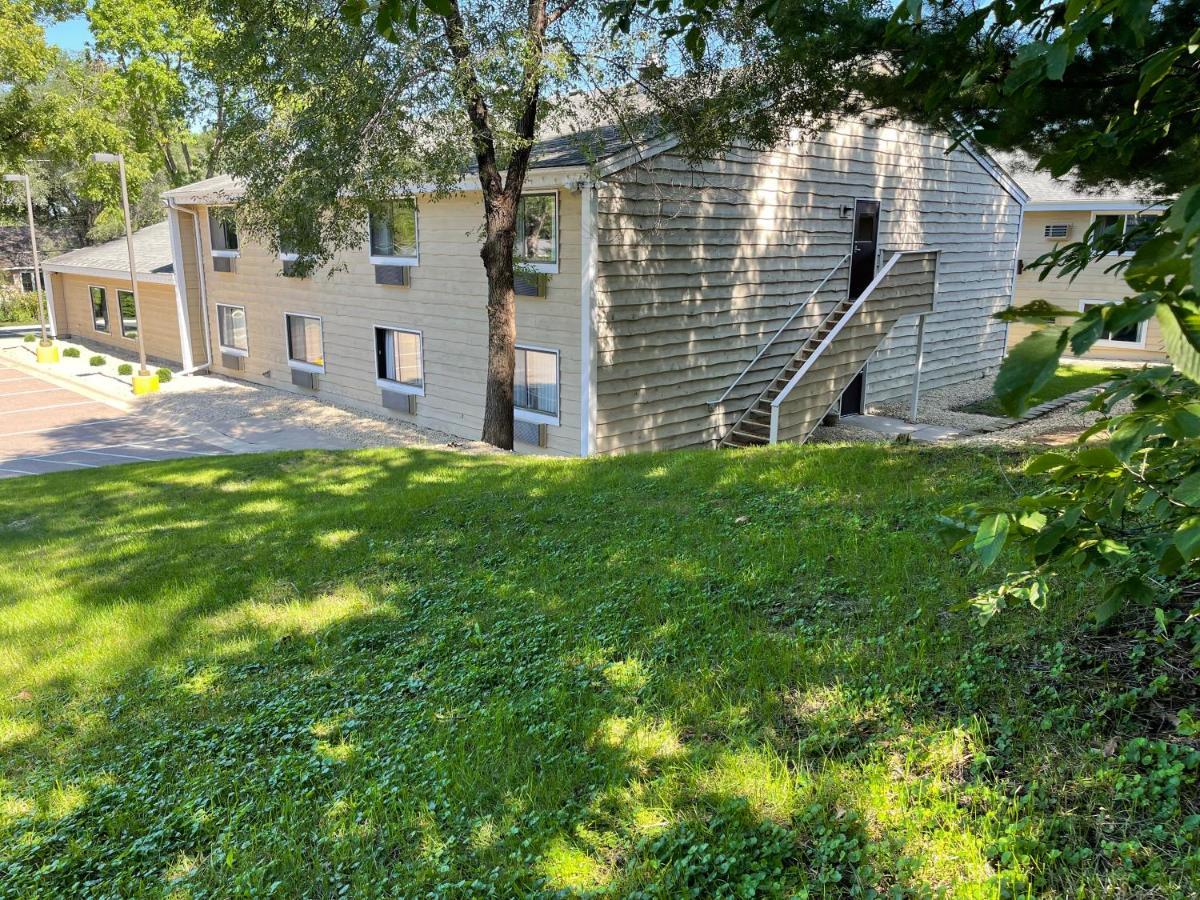 Nichols Inn & Suites Hastings 外观 照片