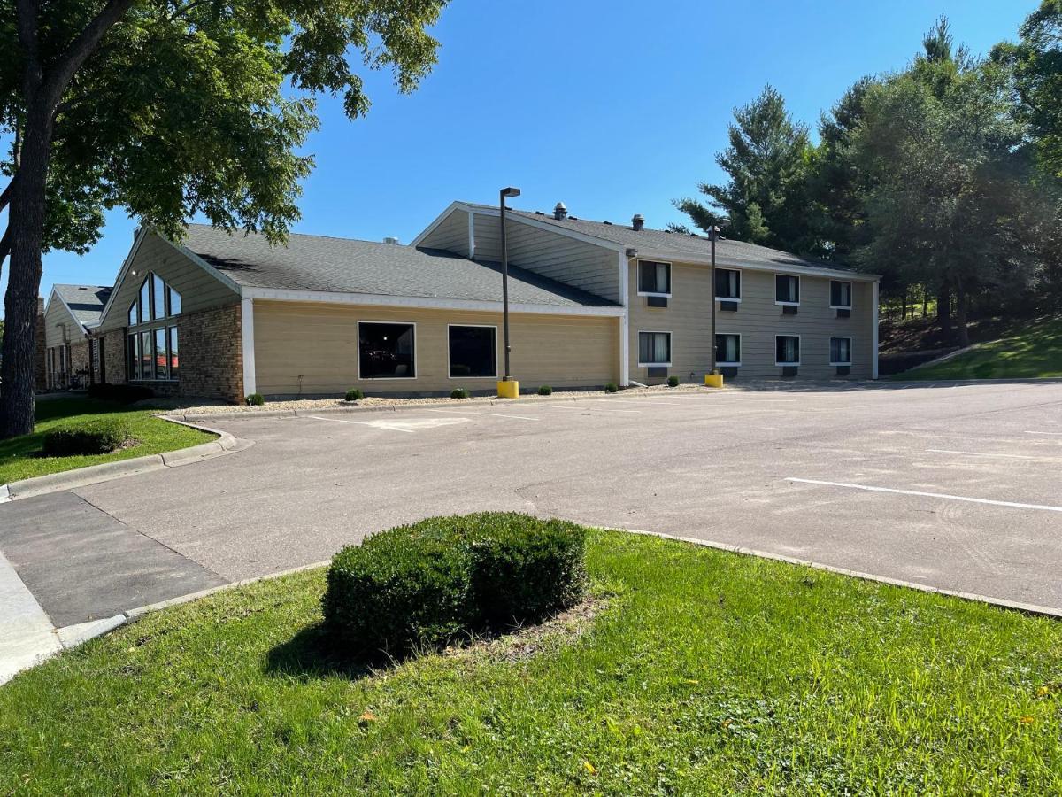 Nichols Inn & Suites Hastings 外观 照片