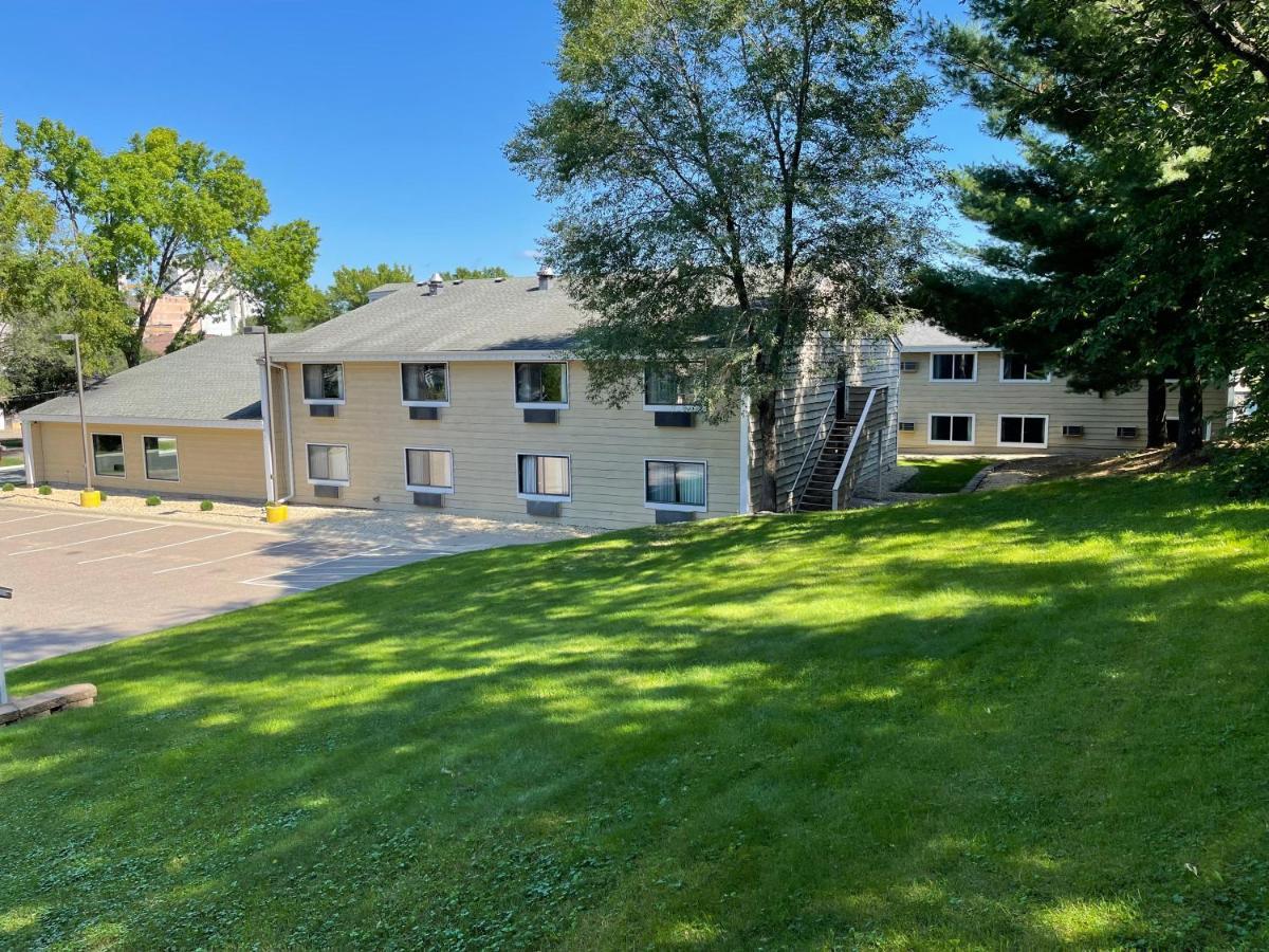 Nichols Inn & Suites Hastings 外观 照片